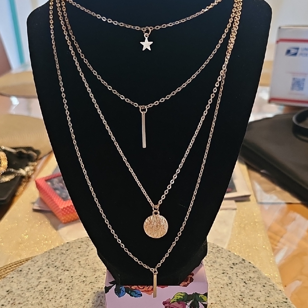 Elegant Gold Layered Fashion Jewelry Necklace Set